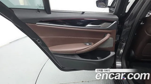 BMW 5 Series G30 — Фото автомобиля 14