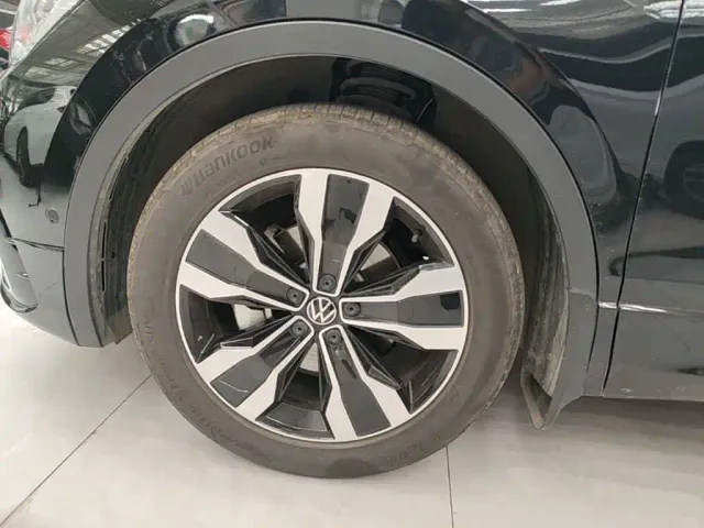 Volkswagen Tiguan L — Фото автомобиля 22