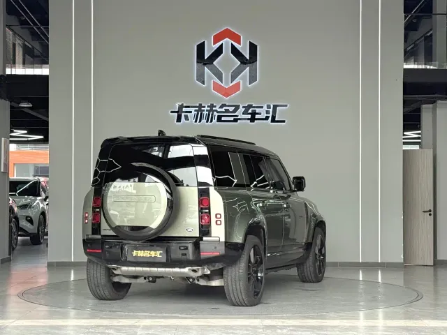 Land Rover Defender — Фото автомобиля 8