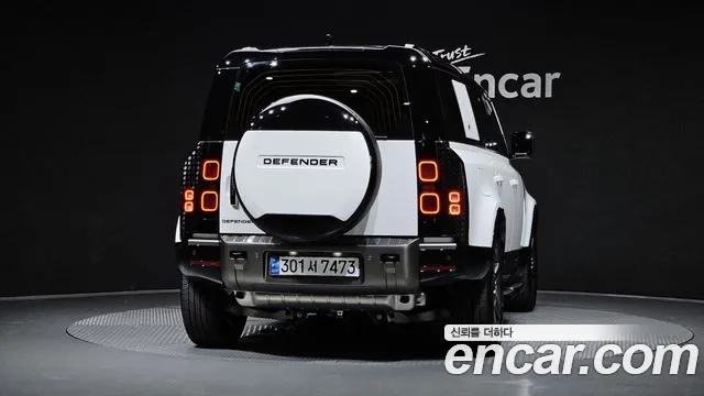 Land Rover Defender — Фото автомобиля 4
