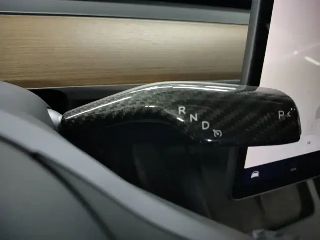 Tesla Model Y — Фото автомобиля 13