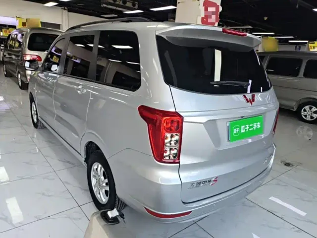 Wuling Hongguang — Фото автомобиля 4