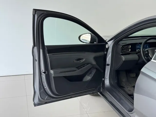 BYD Qin L — Фото автомобиля 13