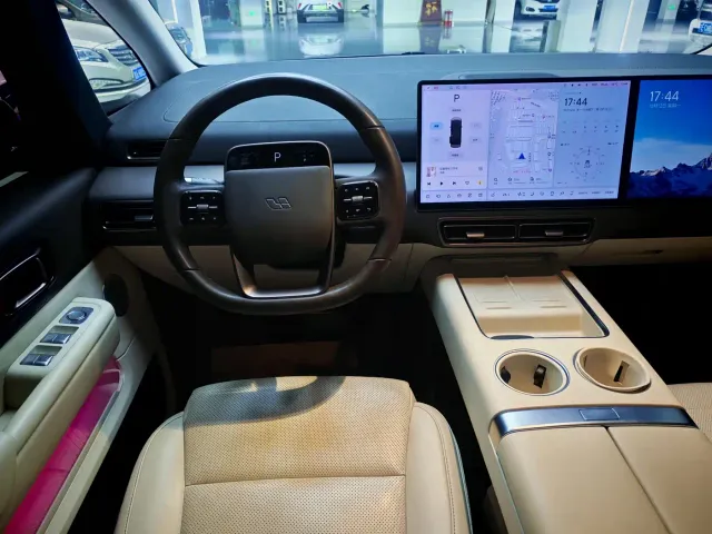 Li Auto MEGA — Фото автомобиля 8