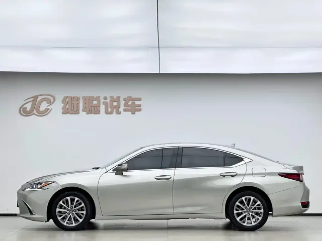 Lexus ES — Фото автомобиля 3