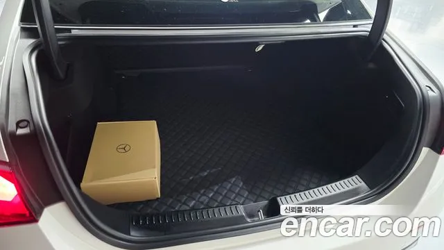 Mercedes-Benz E-Class — Фото автомобиля 19