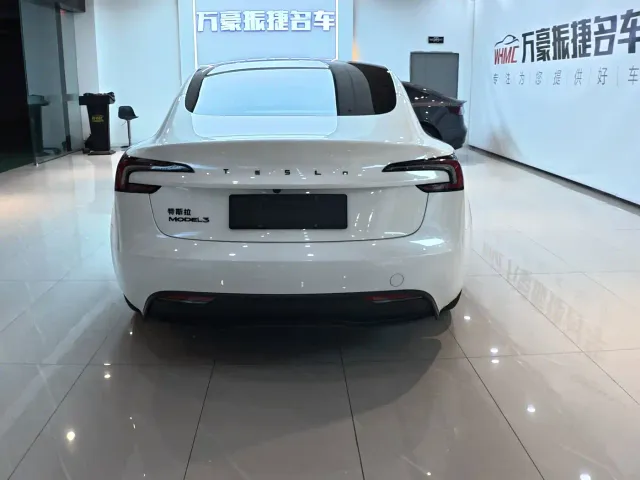 Tesla Model 3 — Фото автомобиля 9