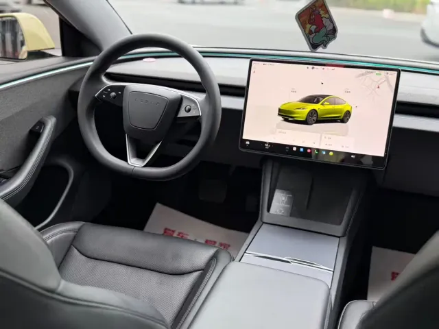Tesla Model 3 — Фото автомобиля 10