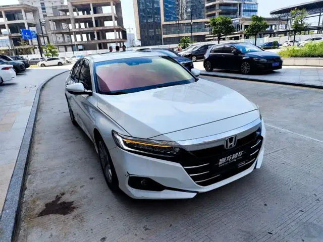 Honda Accord — Фото автомобиля 3