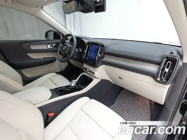 Вольво XC40 B4 Ultimate Bright — Фото автомобиля 13