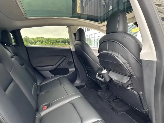 Tesla Model Y — Фото автомобиля 10