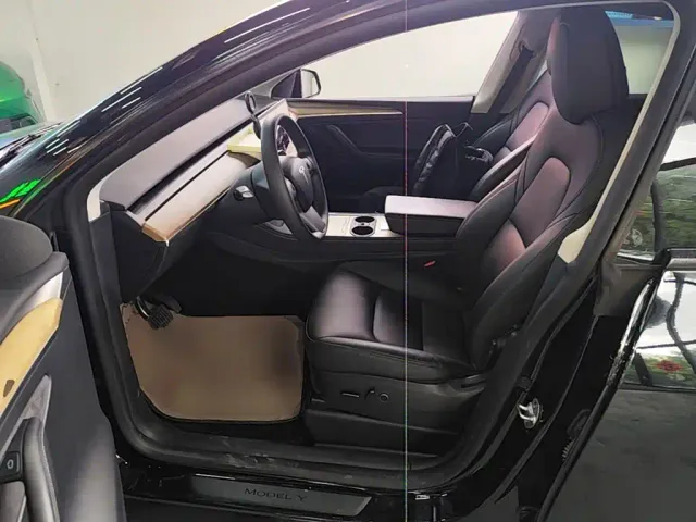 Tesla Model Y — Фото автомобиля 15