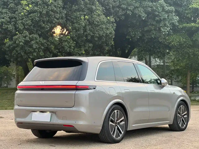 Li Auto L8 — Фото автомобиля 15