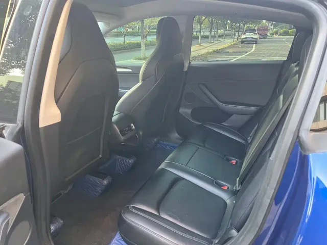 Tesla Model Y — Фото автомобиля 13