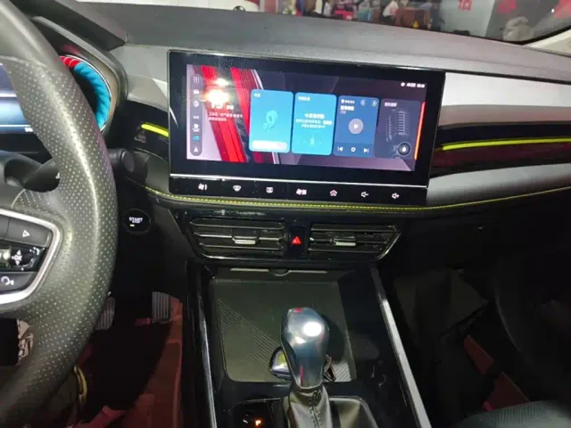Roewe i5 — Фото автомобиля 12