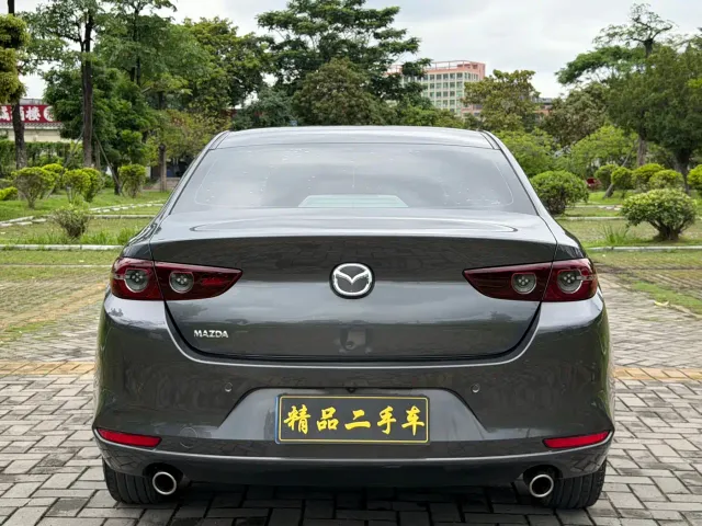 Mazda Axela — Фото автомобиля 6