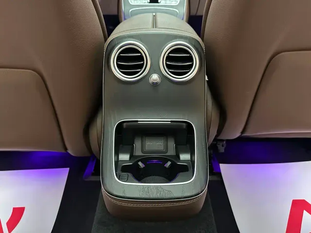 Mercedes-Benz E-Class — Фото автомобиля 11
