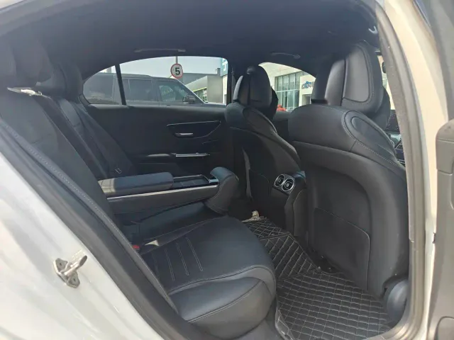 Mercedes-Benz C-Class — Фото автомобиля 8