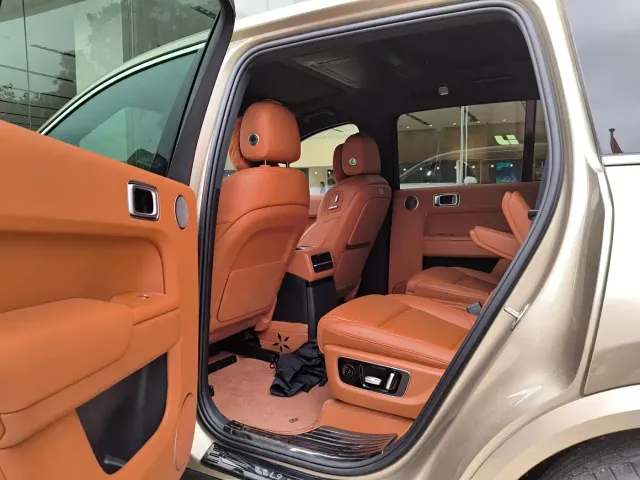 Li Auto L9 — Фото автомобиля 6