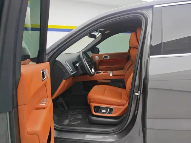 Li Auto L8 — Фото автомобиля 9