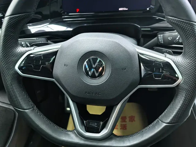 Volkswagen Golf — Фото автомобиля 15