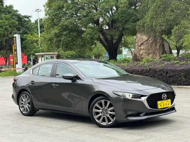 Mazda Axela — Фото автомобиля 3