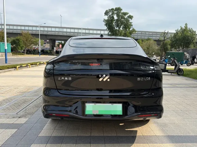 IM Motors LS6 — Фото автомобиля 16