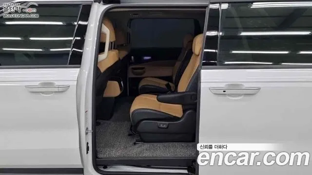 Kia Carnival Generation 4 — Фото автомобиля 10