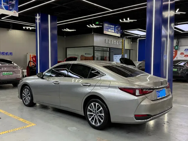 Lexus Lexus ES 2021 200 Excellence Edition — Фото автомобиля 2