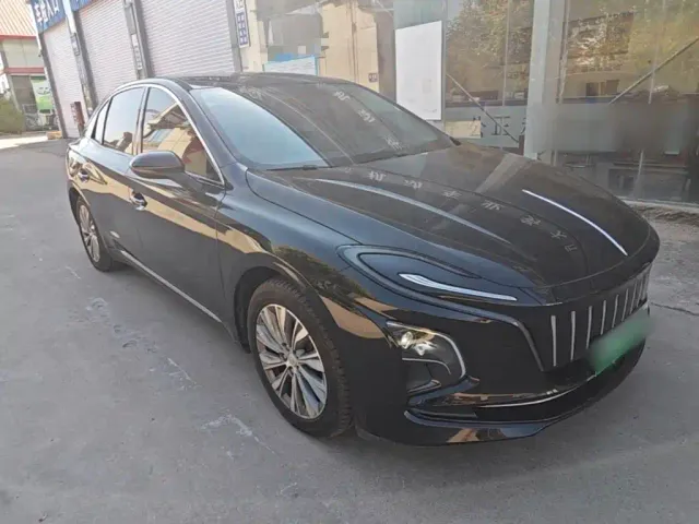 Hongqi E-QM5 — Фото автомобиля 3