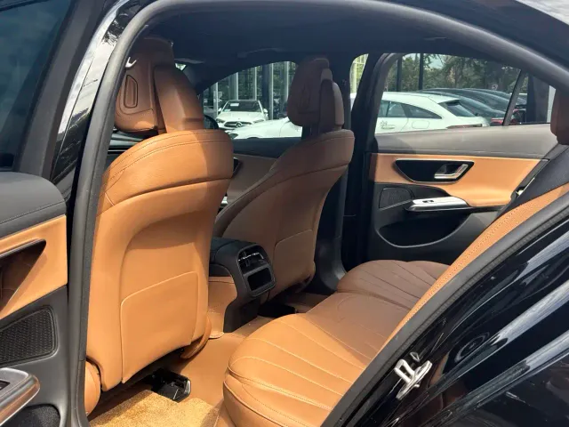 Mercedes-Benz E-Class — Фото автомобиля 9