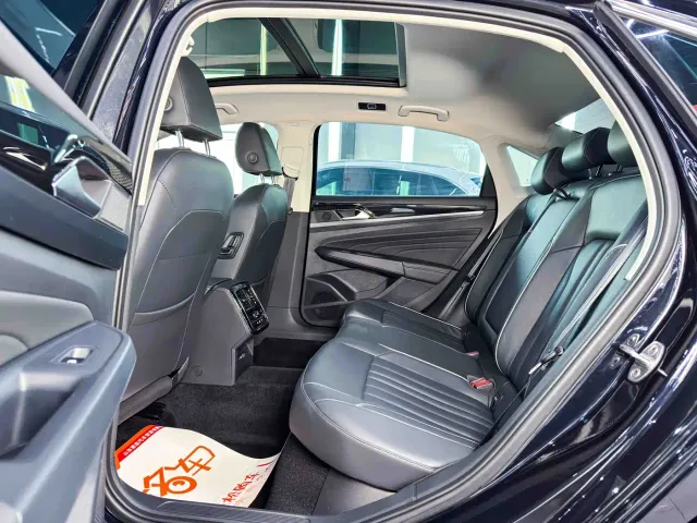 Volkswagen Passat — Фото автомобиля 11