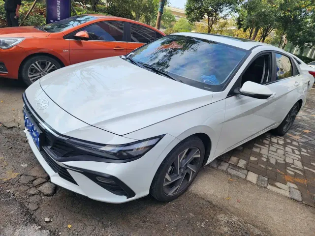 Фотография автомобиля — Hyundai Elantra