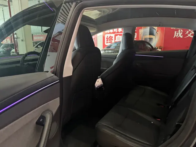 Tesla Model Y — Фото автомобиля 9