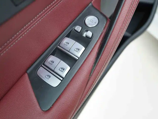 BMW 5 Series — Фото автомобиля 11
