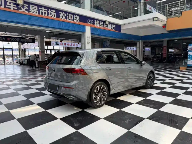 Volkswagen Golf — Фото автомобиля 9