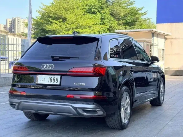 Audi Q7 — Фото автомобиля 3