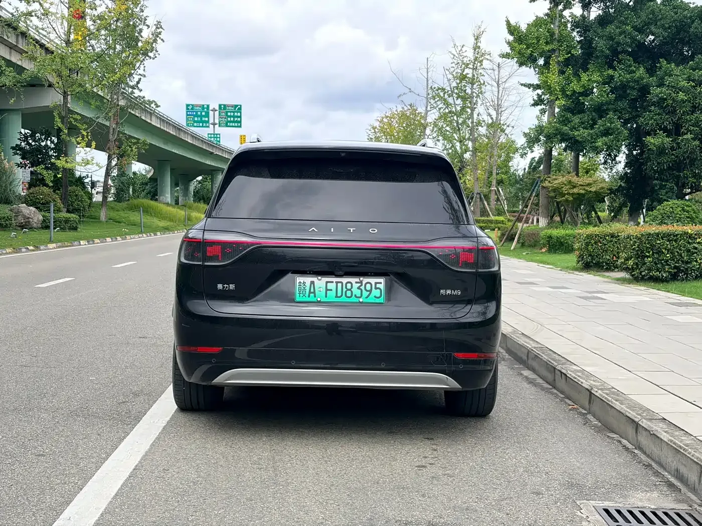 AITO Wenjie AITO M9 2024 Extended Range Ultra 42kWh 6-Seater — Фото автомобиля 5