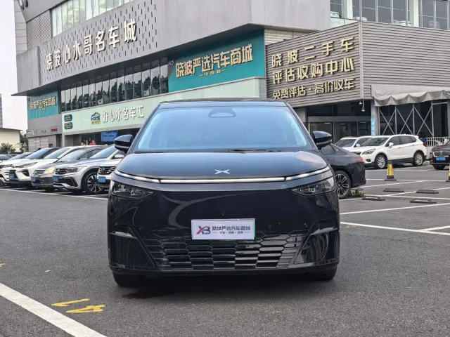 Xpeng X9 — Фото автомобиля 2