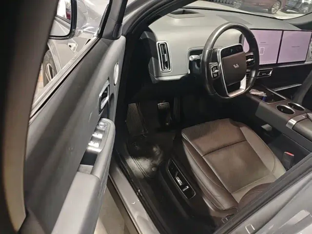 Li Auto L8 — Фото автомобиля 15