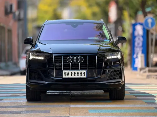 Audi Q7 — Фото автомобиля 2