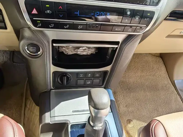 Toyota Prado — Фото автомобиля 6