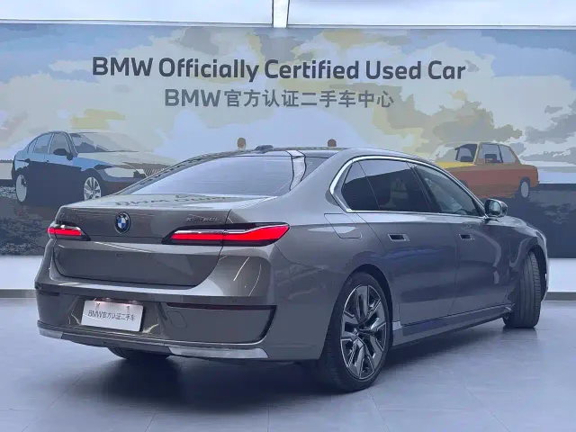 BMW i7 — Фото автомобиля 3