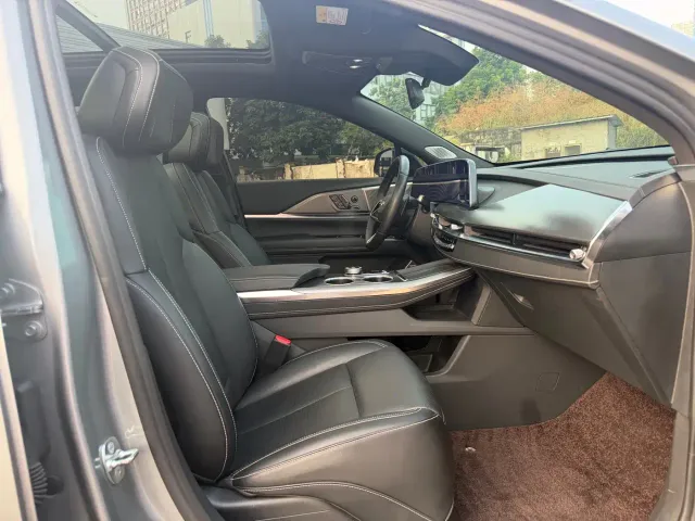 Cadillac XT5 — Фото автомобиля 10