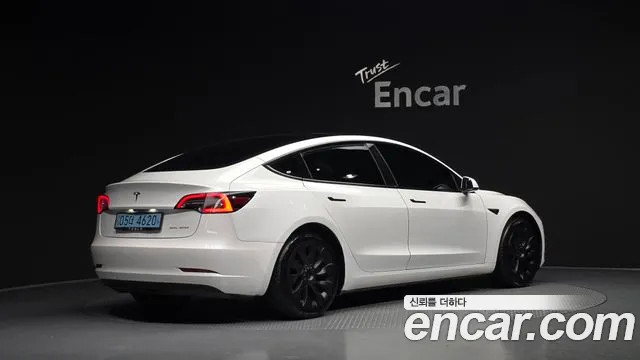 Tesla Model 3 — Фото автомобиля 2