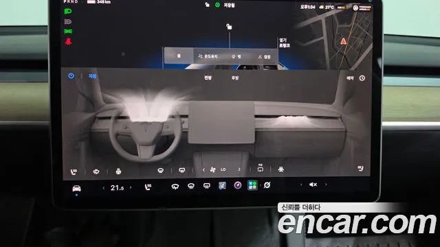 Tesla Model Y — Фото автомобиля 18