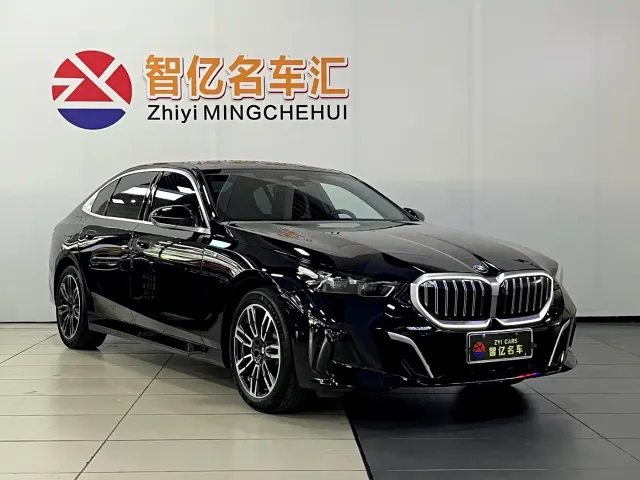 BMW 5 Series — Фото автомобиля 13