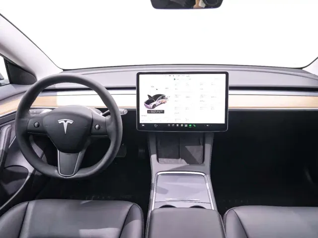 Tesla Model 3 — Фото автомобиля 20