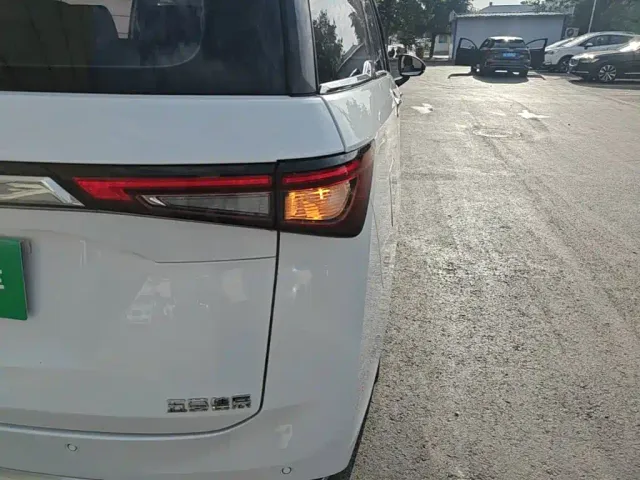Wuling Jiachen — Фото автомобиля 7