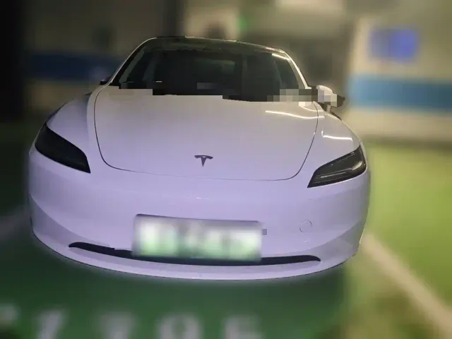 Tesla Model 3 — Фото автомобиля 2